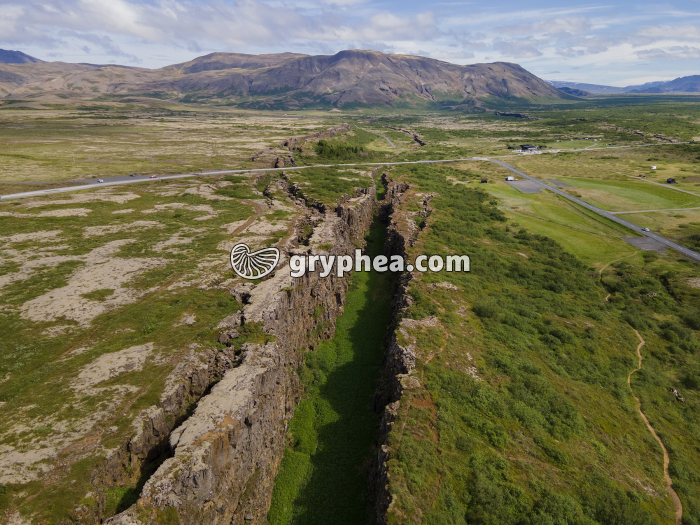 Fissures d'extension de la croûte terrestre (Thingvellir, Islande) - gryphea.org